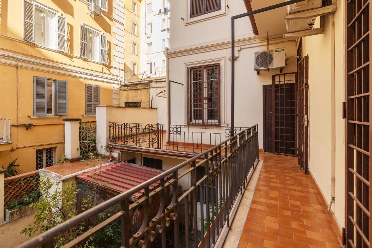 Residence Borgognoni Apartments Roma Esterno foto